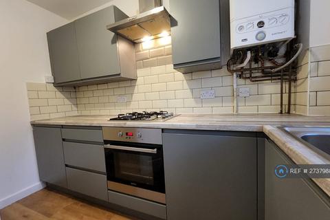 1 bedroom semi-detached house to rent, St. Heliers Drive, Salford, M7