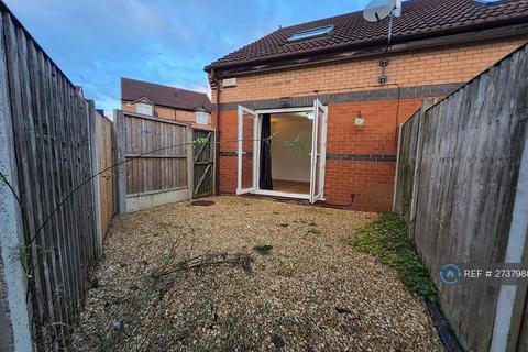 1 bedroom semi-detached house to rent, St. Heliers Drive, Salford, M7