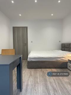 Studio to rent, Equity House, Edgware, HA8