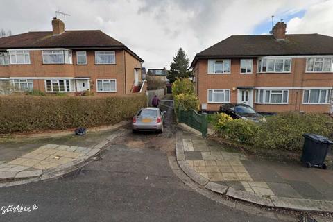 Garage to rent, Cavendish Avenue, London W13