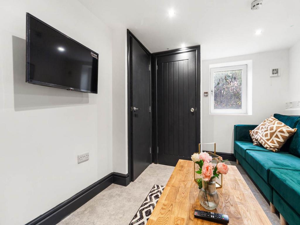 264 Stanningley Road-3