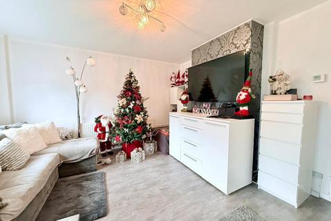3 bedroom terraced house for sale, Mendip Crescent, Westcliff on Sea, Essex, SS0 0HE