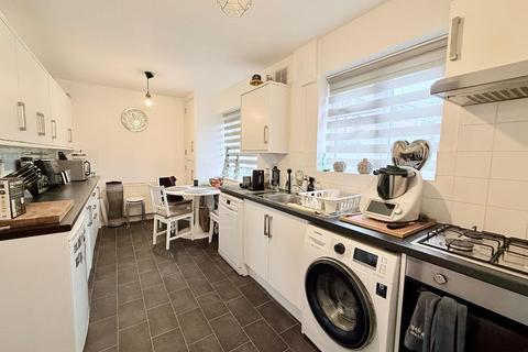 3 bedroom terraced house for sale, Mendip Crescent, Westcliff on Sea, Essex, SS0 0HE