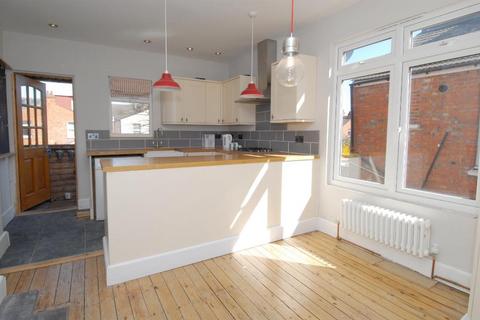 4 bedroom maisonette to rent - Kingston Road, Wimbledon Chase, London, SW20 8JP