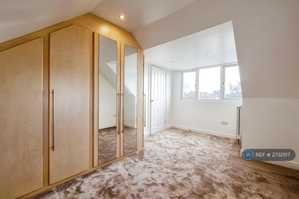 Bedroom 3 Fitted Wardrobes