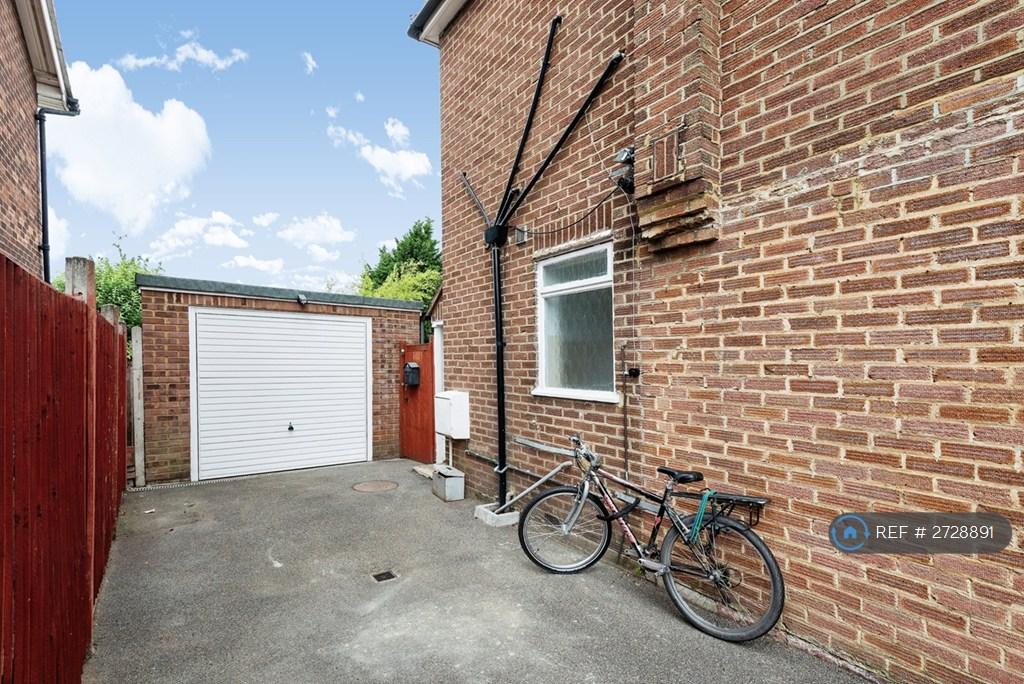 Drive Way To Gate