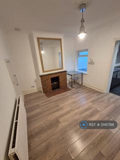 3 bedroom terraced house to rent, Guildford Road, Croydon, CR0