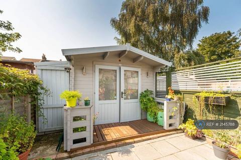 3 bedroom terraced house to rent, Guildford Road, Croydon, CR0