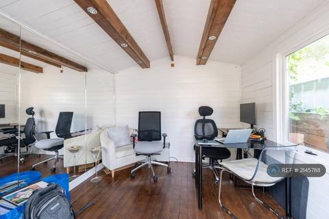 3 bedroom terraced house to rent, Guildford Road, Croydon, CR0