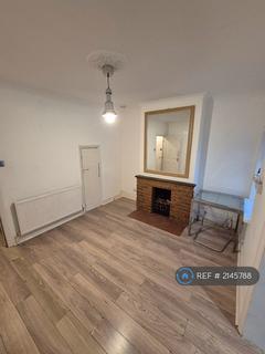 3 bedroom terraced house to rent, Guildford Road, Croydon, CR0