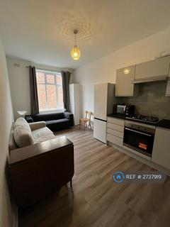 3 bedroom flat to rent, Seven Sisters Road, London, N4