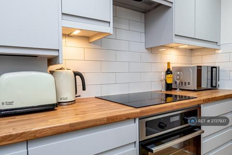2 bedroom flat to rent, Brighton Road, Purley, CR8