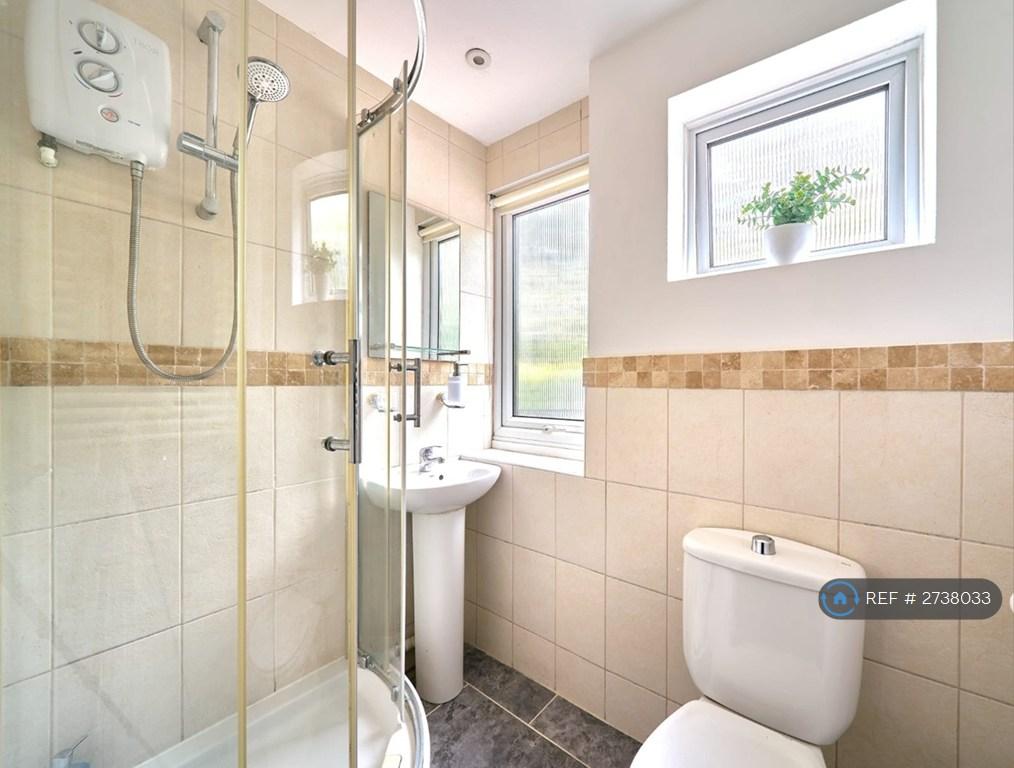 Ensuite Shower Room And Wc