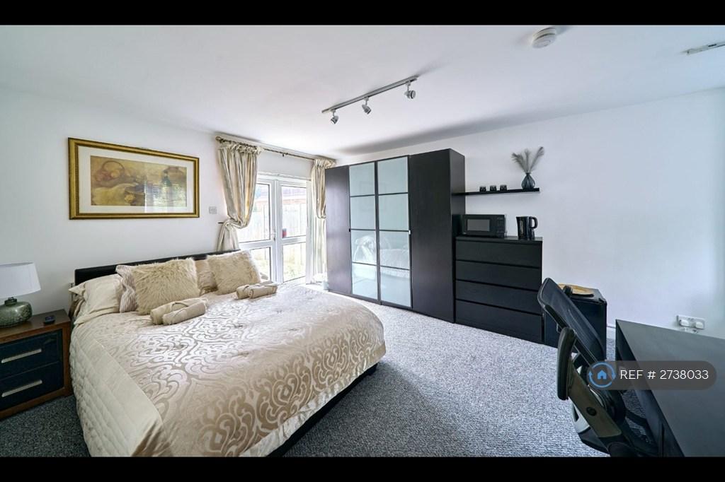 Large En-Suite Double Room