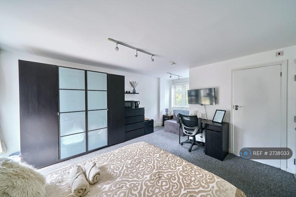Large En-Suite Double Room