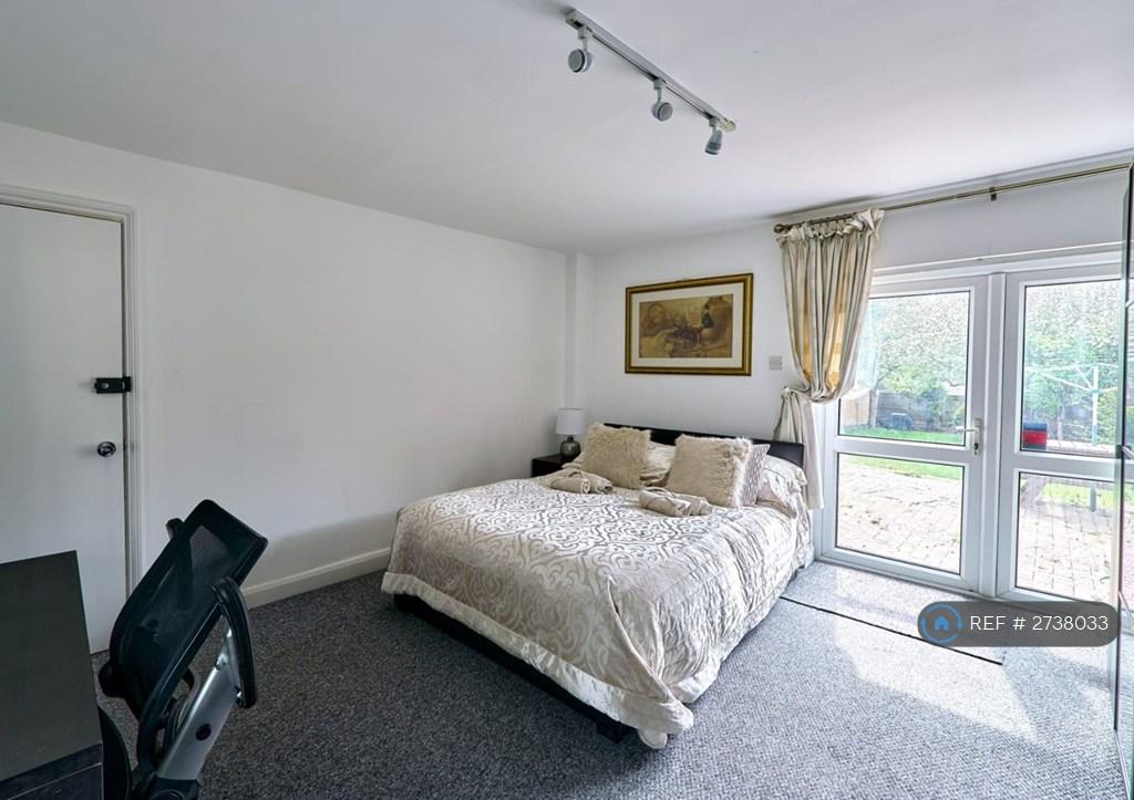 Large En-Suite Double Room