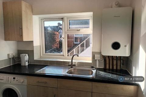2 bedroom flat to rent, Holdenhurst Road, Bournemouth, BH8
