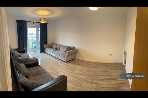 3 bedroom flat to rent, Hyde Lodge, West Drayton, UB7
