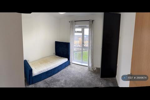 3 bedroom flat to rent, Hyde Lodge, West Drayton, UB7