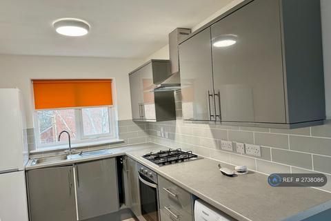 2 bedroom maisonette to rent, Syon Park Close, Nottingham, NG2