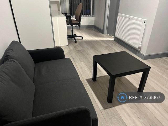 Large Double Room With Office Space