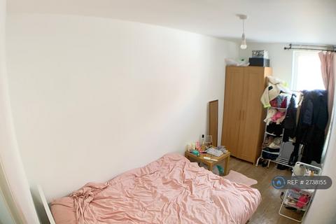 2 bedroom flat to rent, Blondin Way, London, SE16