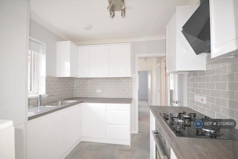 2 bedroom bungalow to rent, Vine Close, Ramsgate, CT11