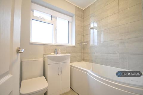 2 bedroom bungalow to rent, Vine Close, Ramsgate, CT11