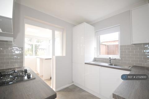 2 bedroom bungalow to rent, Vine Close, Ramsgate, CT11