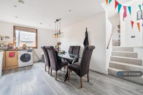2 bedroom flat to rent, Cable Court, London, SE16