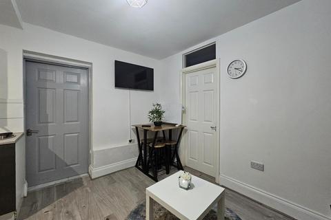 1 bedroom flat to rent, Oakington Manor Drive, Wembley