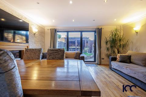 3 bedroom end of terrace house for sale, Newent Close, Carshalton
