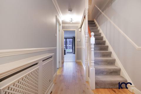 3 bedroom end of terrace house for sale, Newent Close, Carshalton