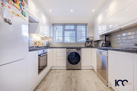 3 bedroom end of terrace house for sale, Newent Close, Carshalton