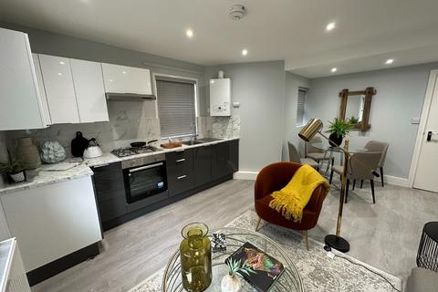 2 bedroom flat to rent, Ling Road, Newham, E16