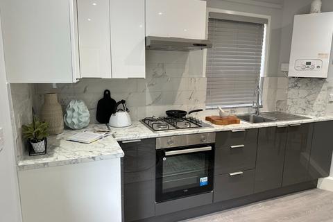 2 bedroom flat to rent, Ling Road, Newham, E16