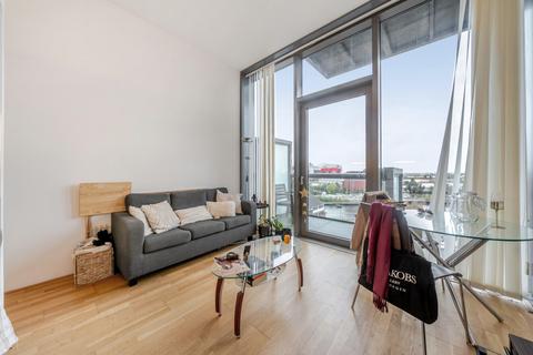 undefined, Clippers Quay, Salford, Greater Manchester