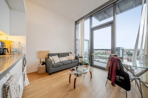 undefined, Clippers Quay, Salford, Greater Manchester