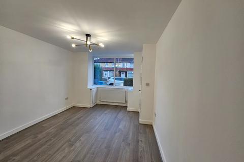 4 bedroom terraced house to rent, Hilbury Avenue, Manchester