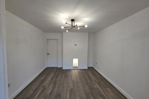 4 bedroom terraced house to rent, Hilbury Avenue, Manchester