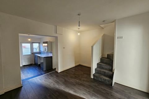 3 bedroom terraced house to rent, Newton Road, St. Helens