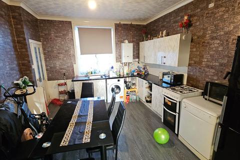 3 bedroom terraced house for sale, Travis Lacey Terrace, Dewsbury