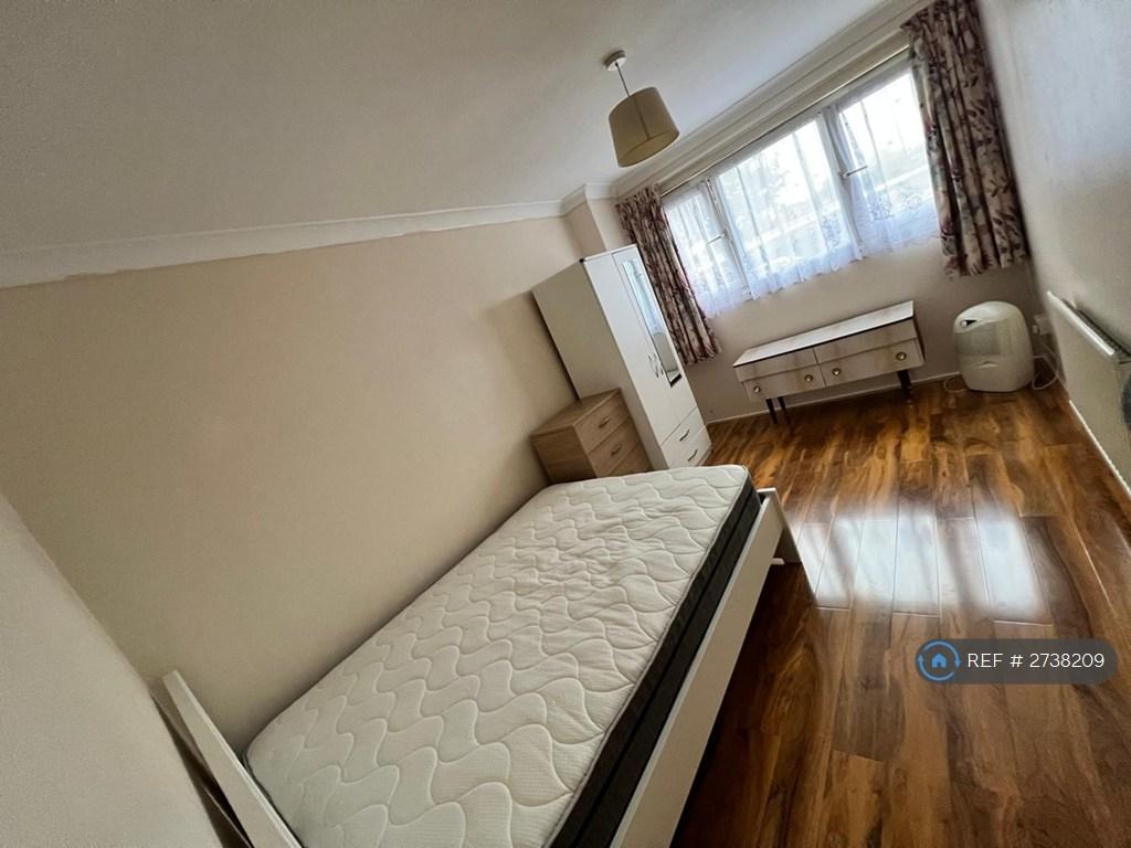 Bedroom 2(2)