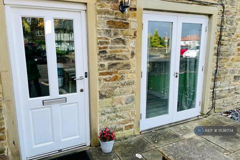 2 bedroom flat to rent, Main Street, Bradford, BD15