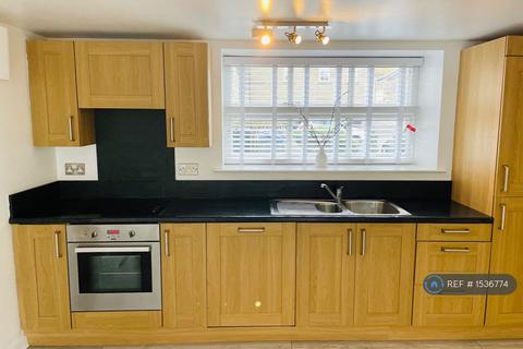 2 bedroom flat to rent, Main Street, Bradford, BD15