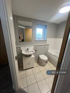 2 bedroom flat to rent, Sandhills Avenue, Hamilton, Leicester, LE5