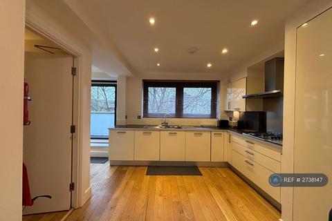 3 bedroom flat to rent, Drummond Street, London, NW1