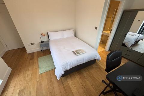 3 bedroom flat to rent, Drummond Street, London, NW1