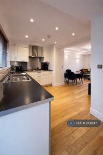 3 bedroom flat to rent, Drummond Street, London, NW1