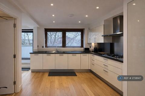 3 bedroom flat to rent, Drummond Street, London, NW1